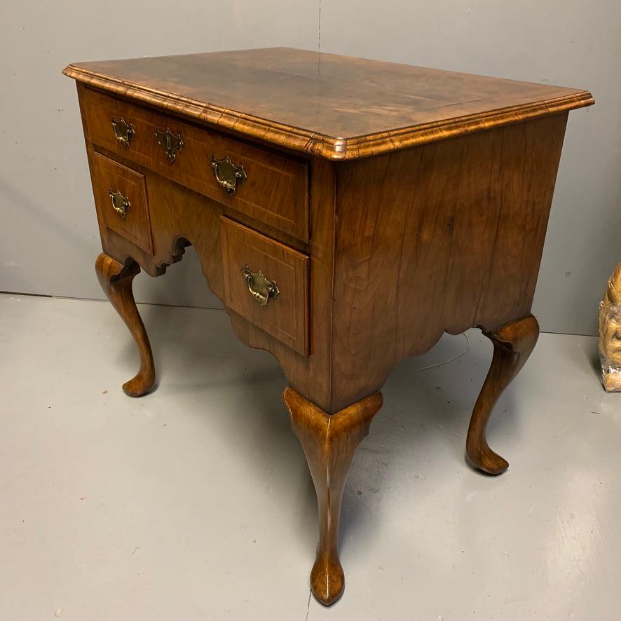 Early 18th Century George I Walnut Lowboy with Pointed Pad Feet For Sale 9