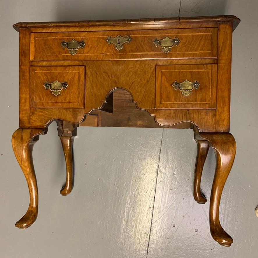 Early 18th Century George I Walnut Lowboy with Pointed Pad Feet For Sale 10