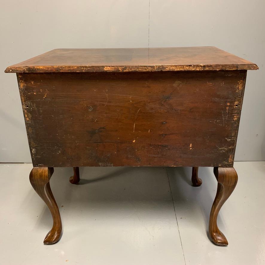 Early 18th Century George I Walnut Lowboy with Pointed Pad Feet For Sale 11