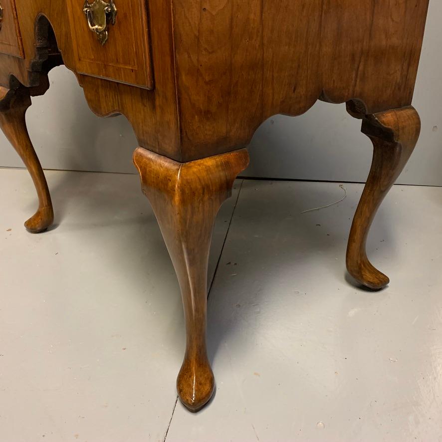 Early 18th Century George I Walnut Lowboy with Pointed Pad Feet In Good Condition For Sale In Uppingham, Rutland