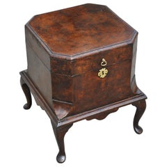 Cave à vin George II du début du 18e siècle en ronce de noyer