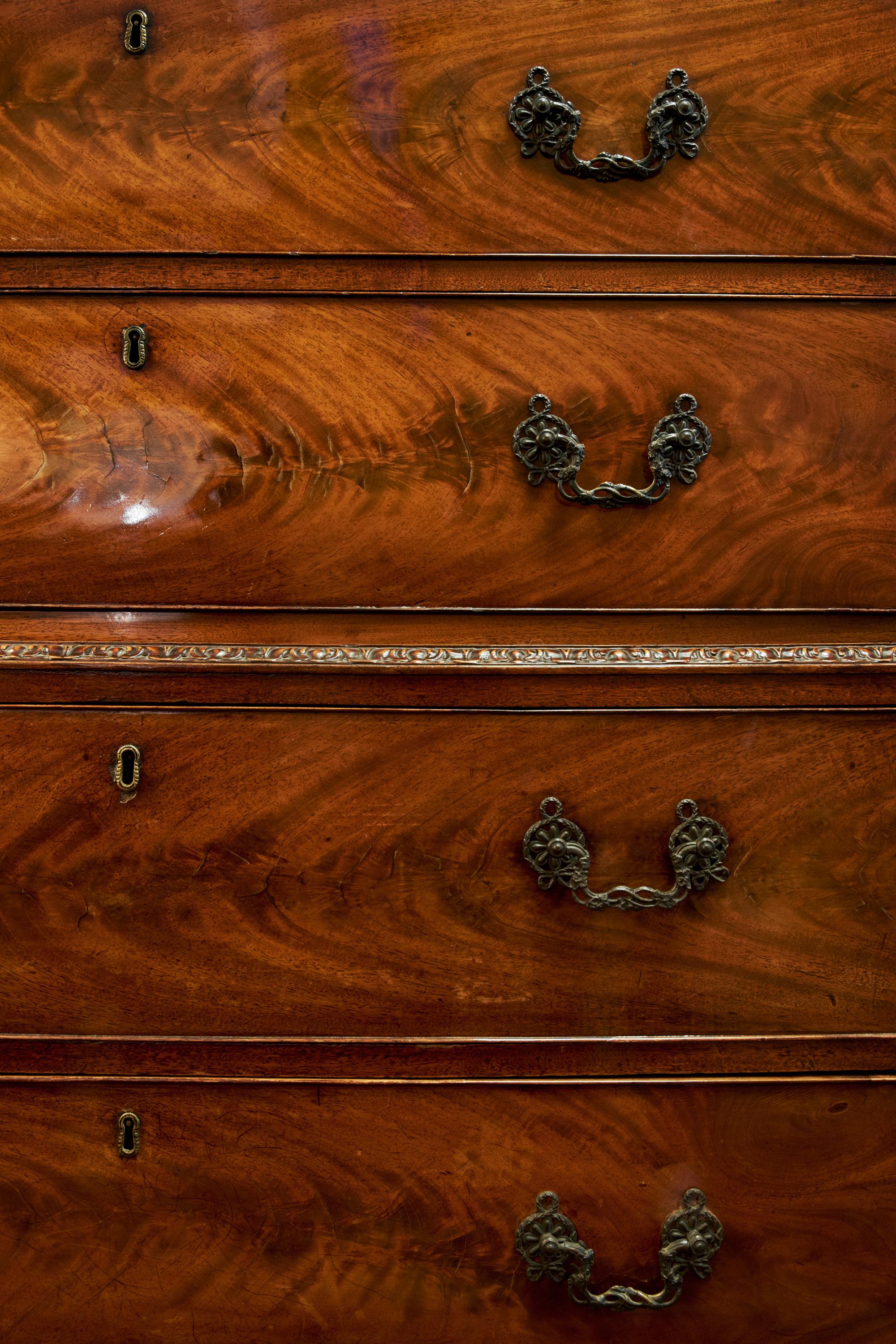 18th Century Mahogany Chest on Chest Dresser Bureau In Good Condition In Middleburg, VA