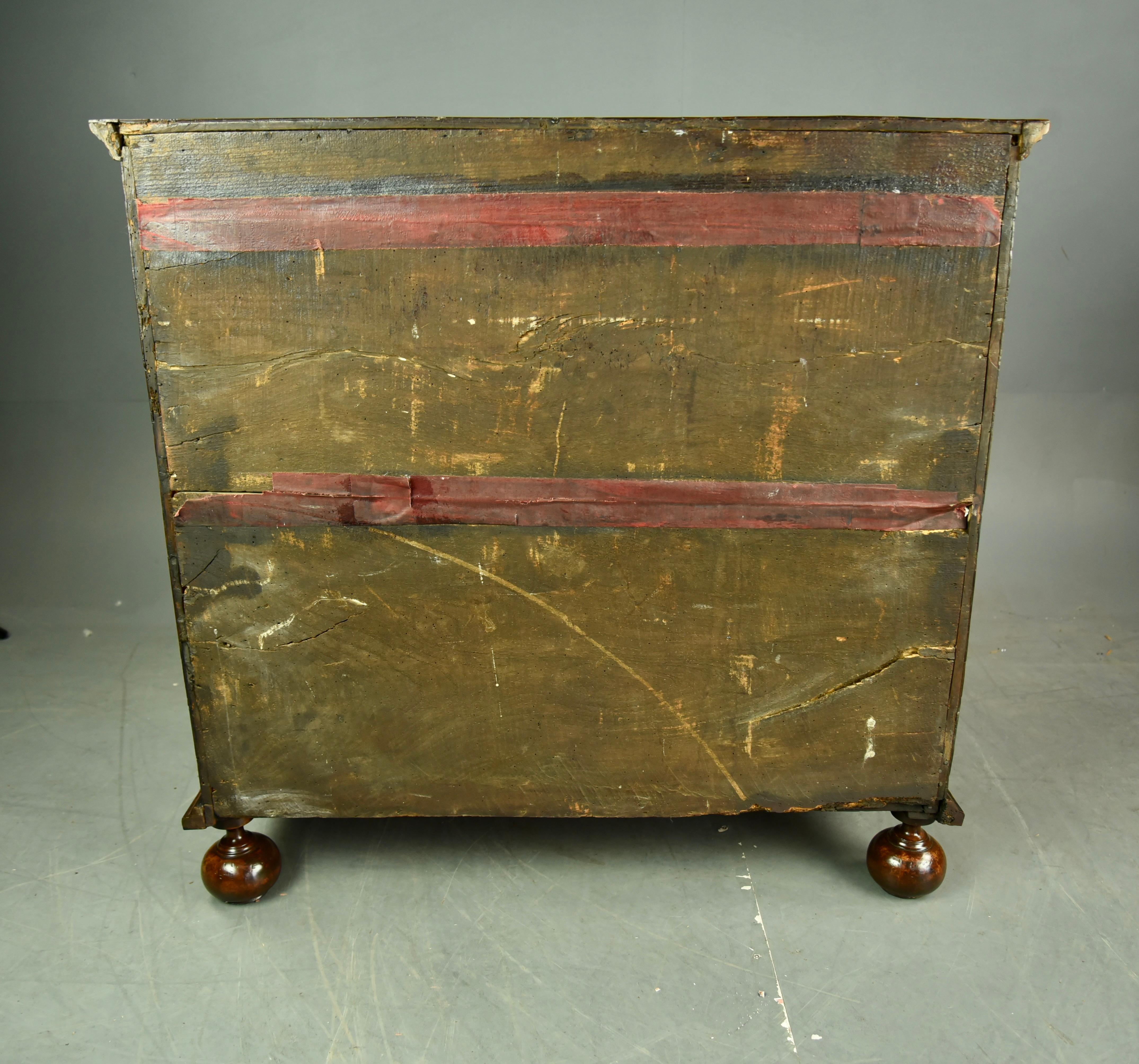 Early 18th Century Georgian Walnut Chest of Drawers 5