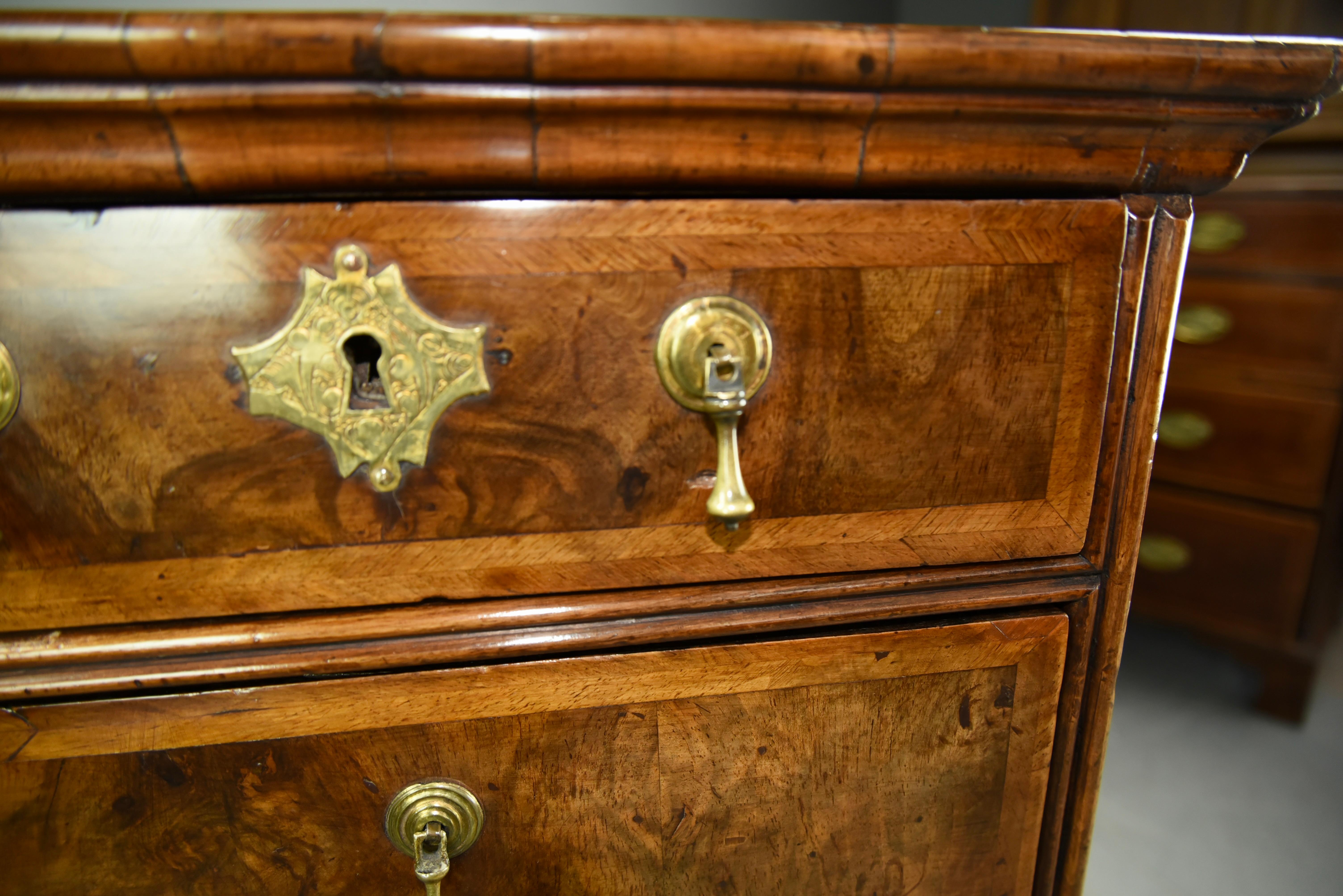 Early 18th Century Georgian Walnut Chest of Drawers In Good Condition In Chelmsford, GB