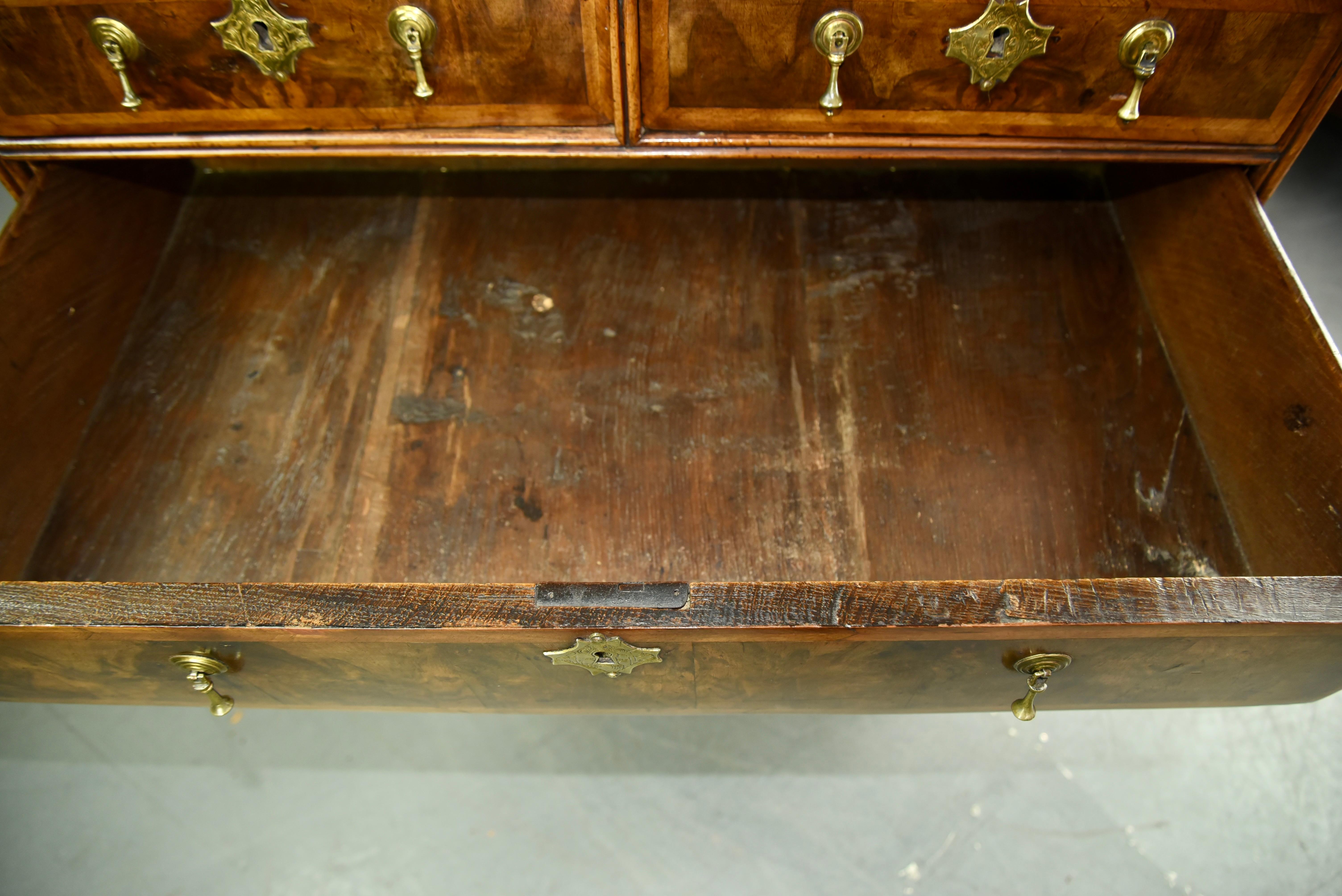 Early 18th Century Georgian Walnut Chest of Drawers 4