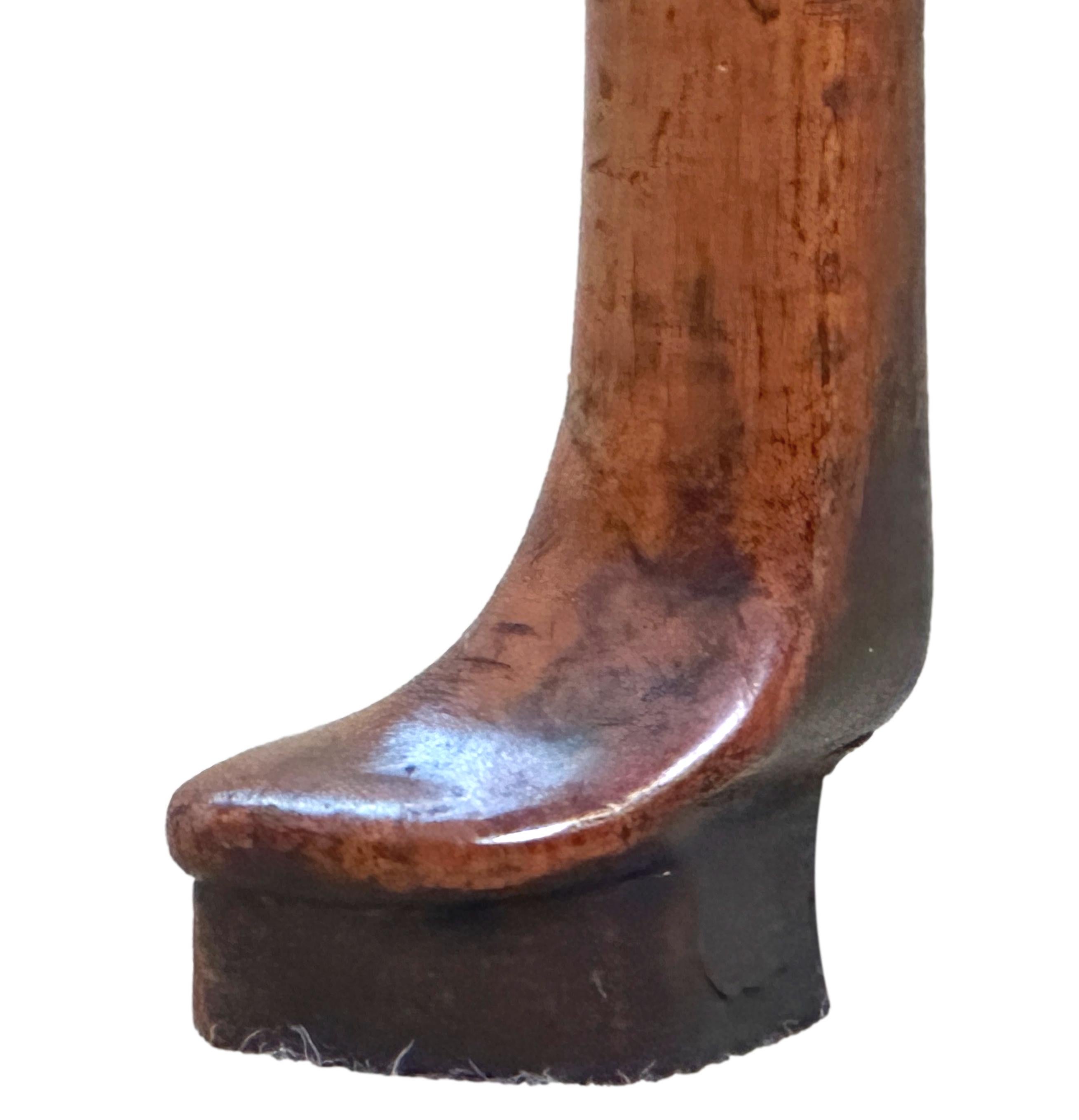 Lowboy géorgien en noyer du début du 18e siècle Bon état - En vente à Bedfordshire, GB