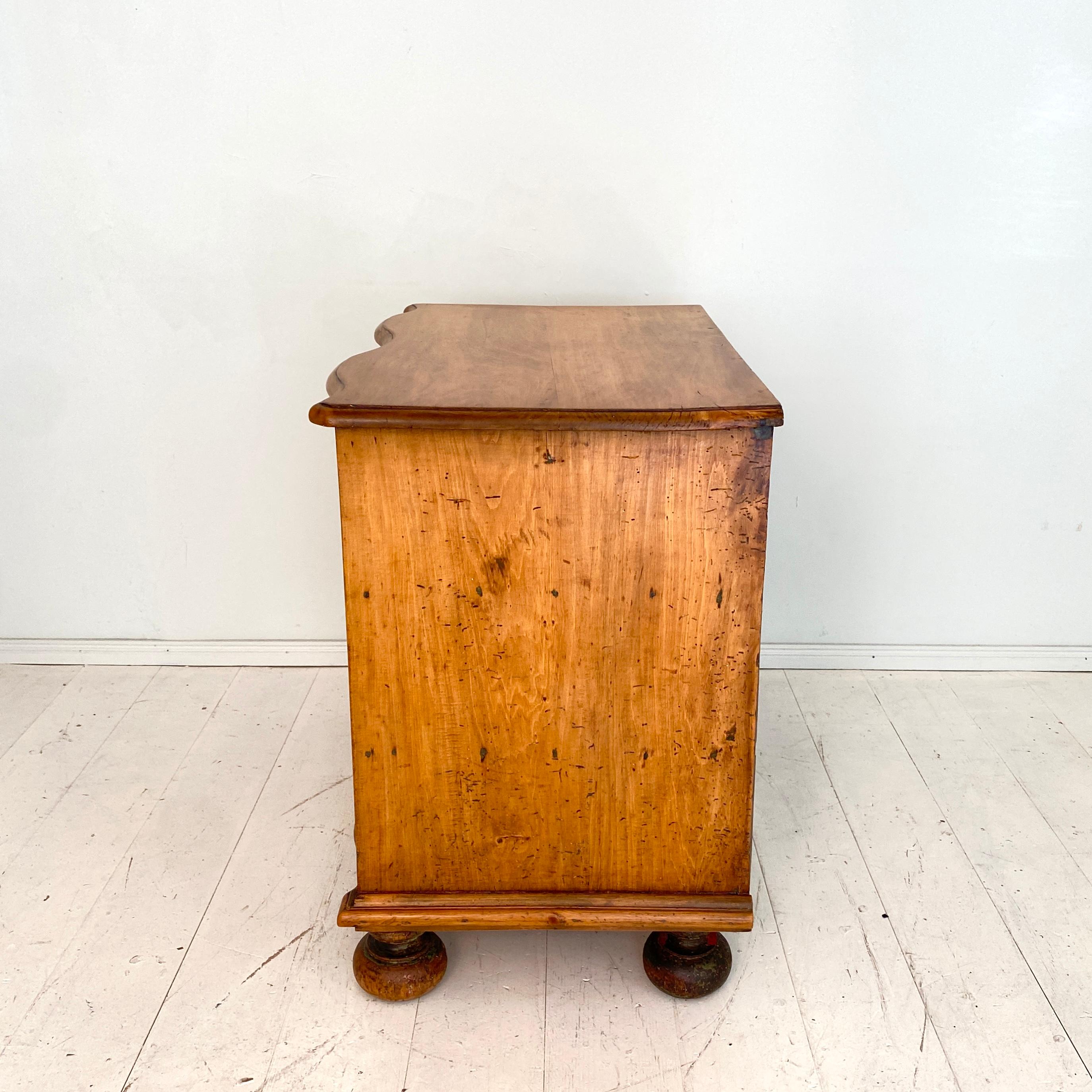 Early 18th Century German Baroque Commode in Cherrywood, around 1730 7