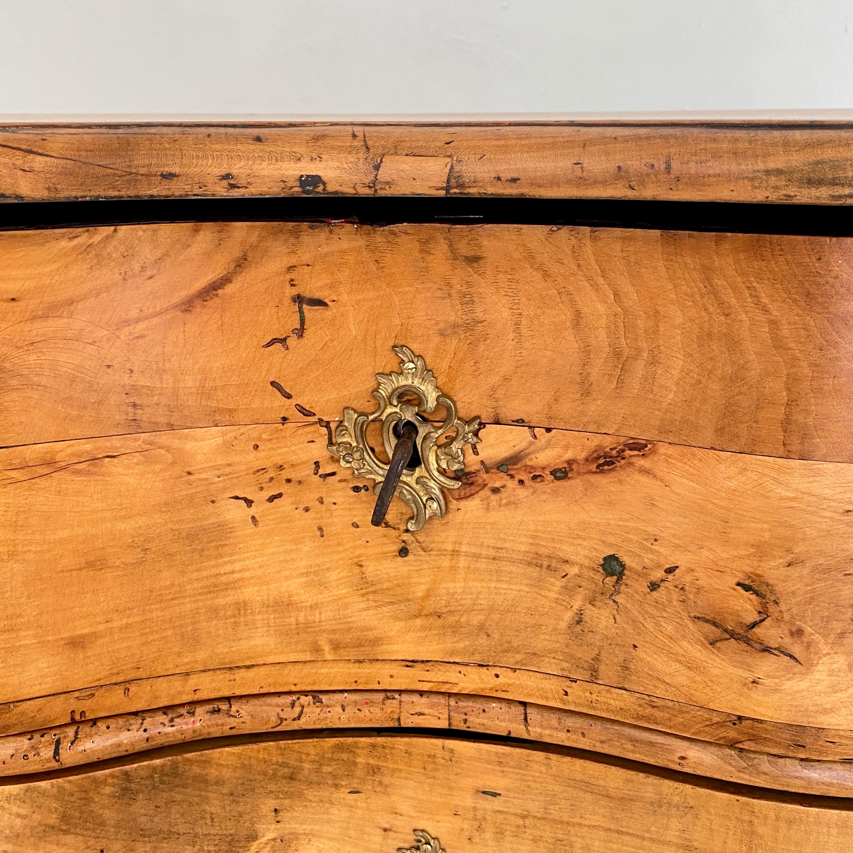 Early 18th Century German Baroque Commode in Cherrywood, around 1730 10