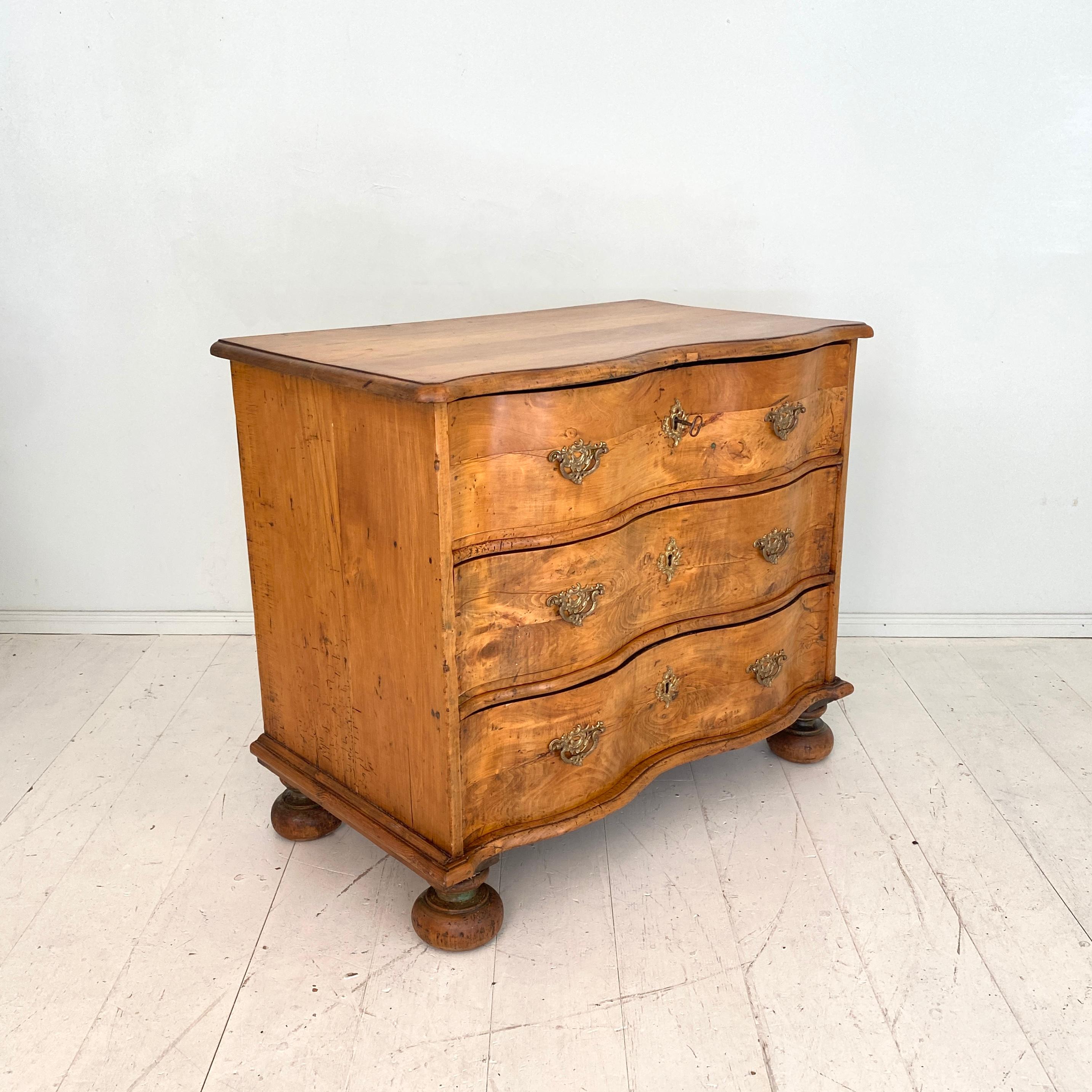 This Early 18th Century German Baroque Commode was made around 1730 in South Germany.
It is made out of solid cherrywood and the drawers are made in Pine.
It is in beautiful condition and has got a great Patina. The old locks and the key are still