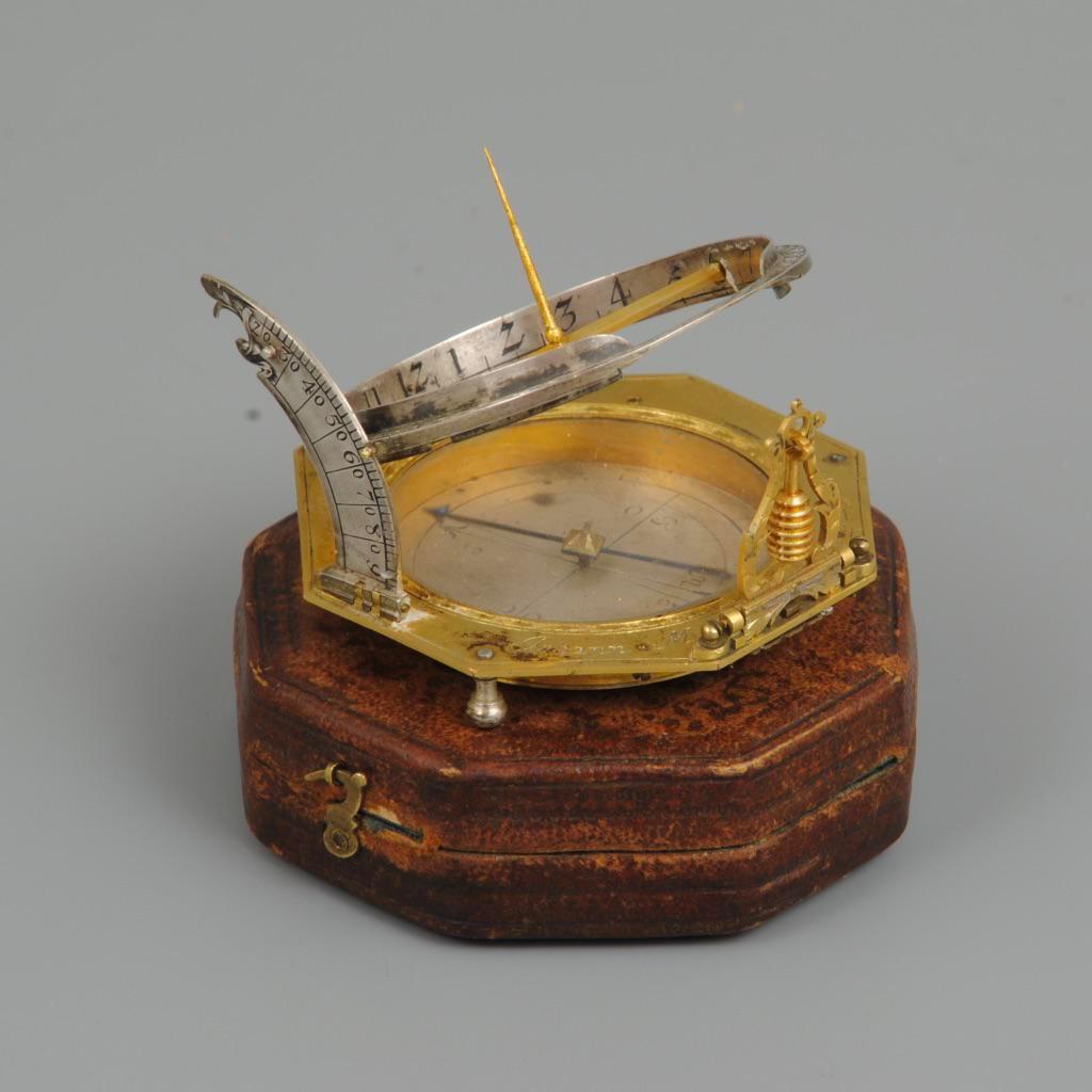 A good example of an Martin of Augsberg equinoctial pocket sundial in original leather and velvet lined case. The well engraved dial has silvered hour ring and gilt brass with a number of cities and the latitudes engraved on the bottom
Circa 1700.