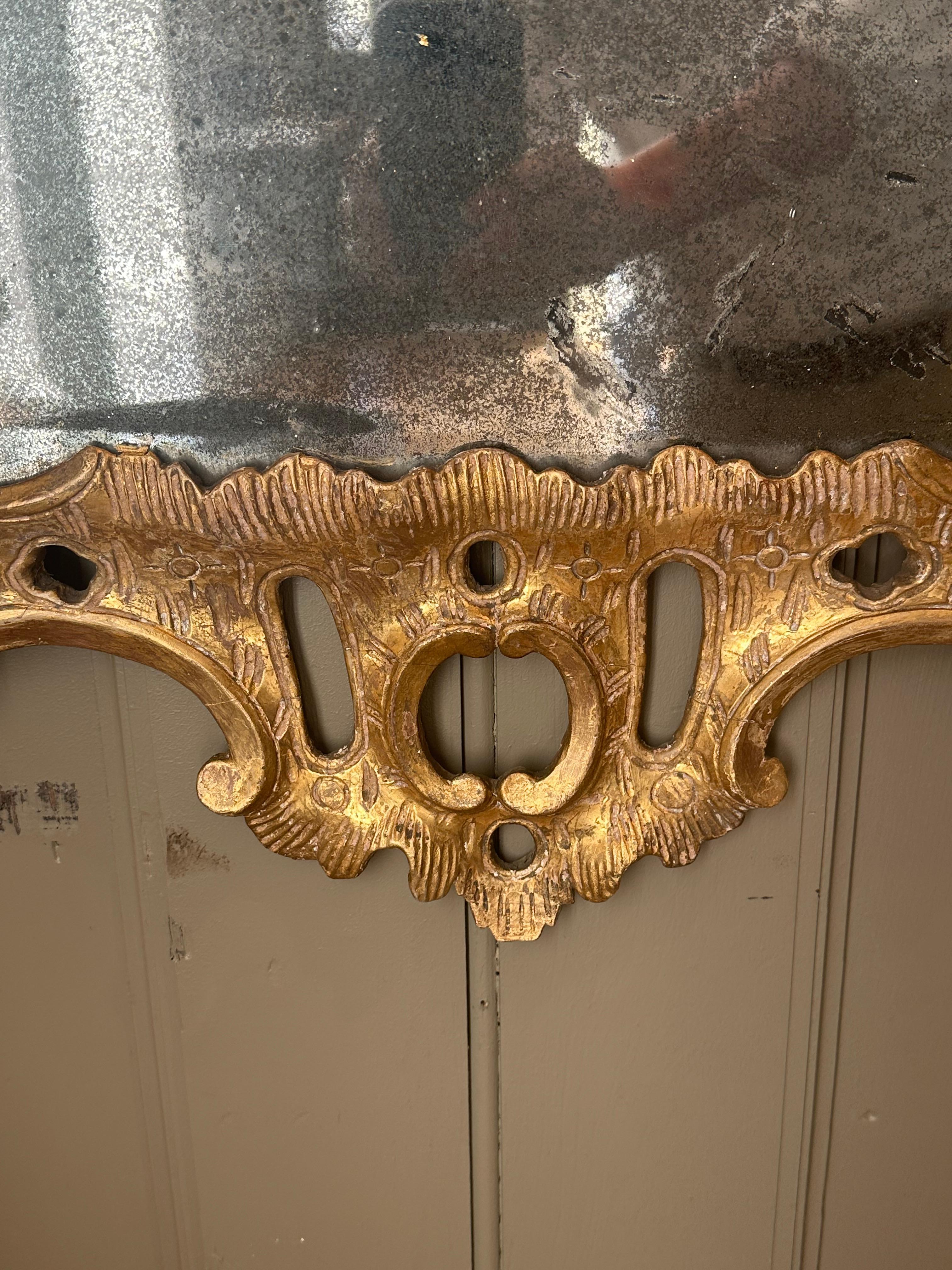 Early 18th Century Irish George II Giltwood Mirror For Sale 1