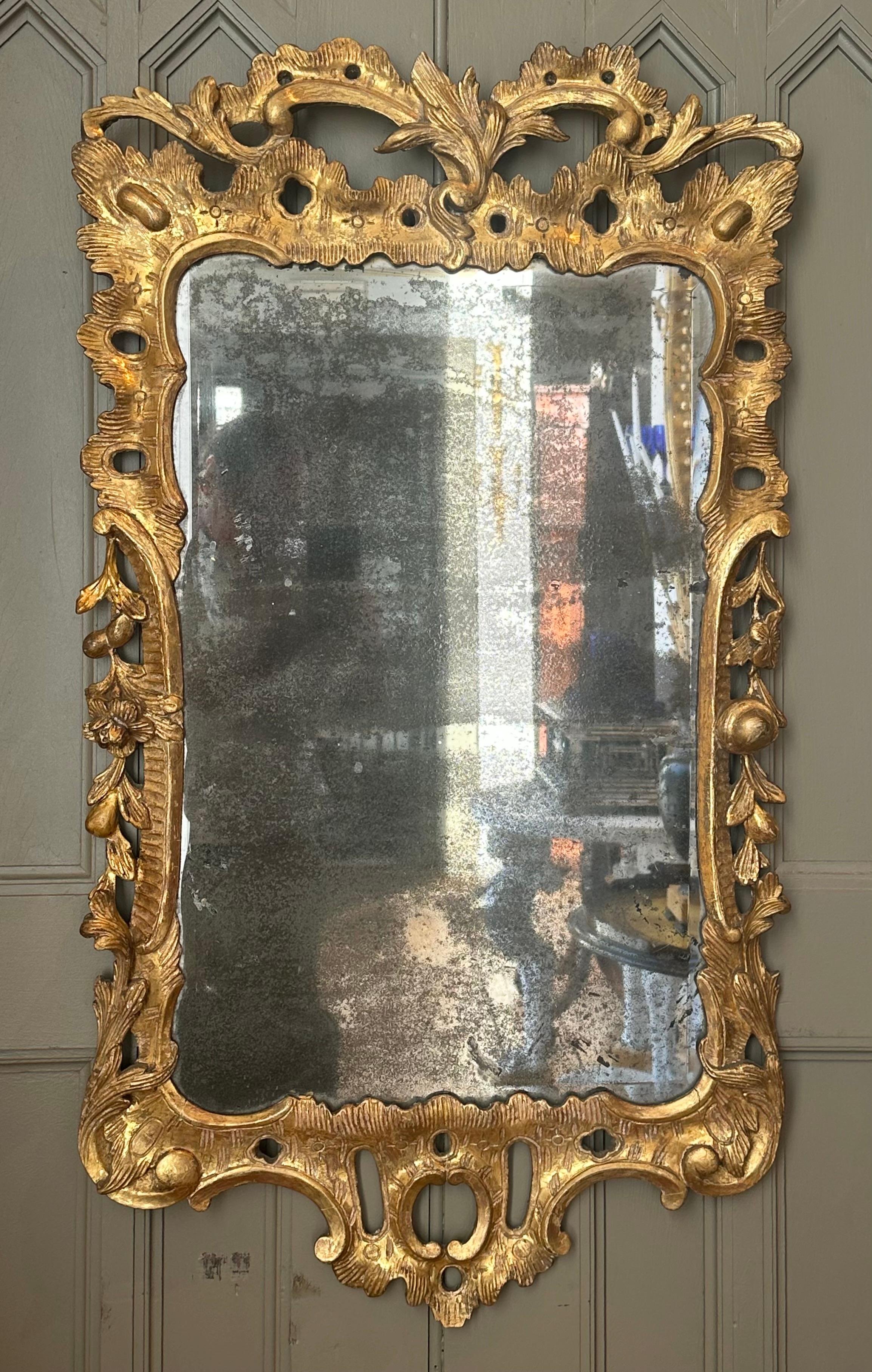 Early 18th Century Irish George II Giltwood Mirror For Sale 4