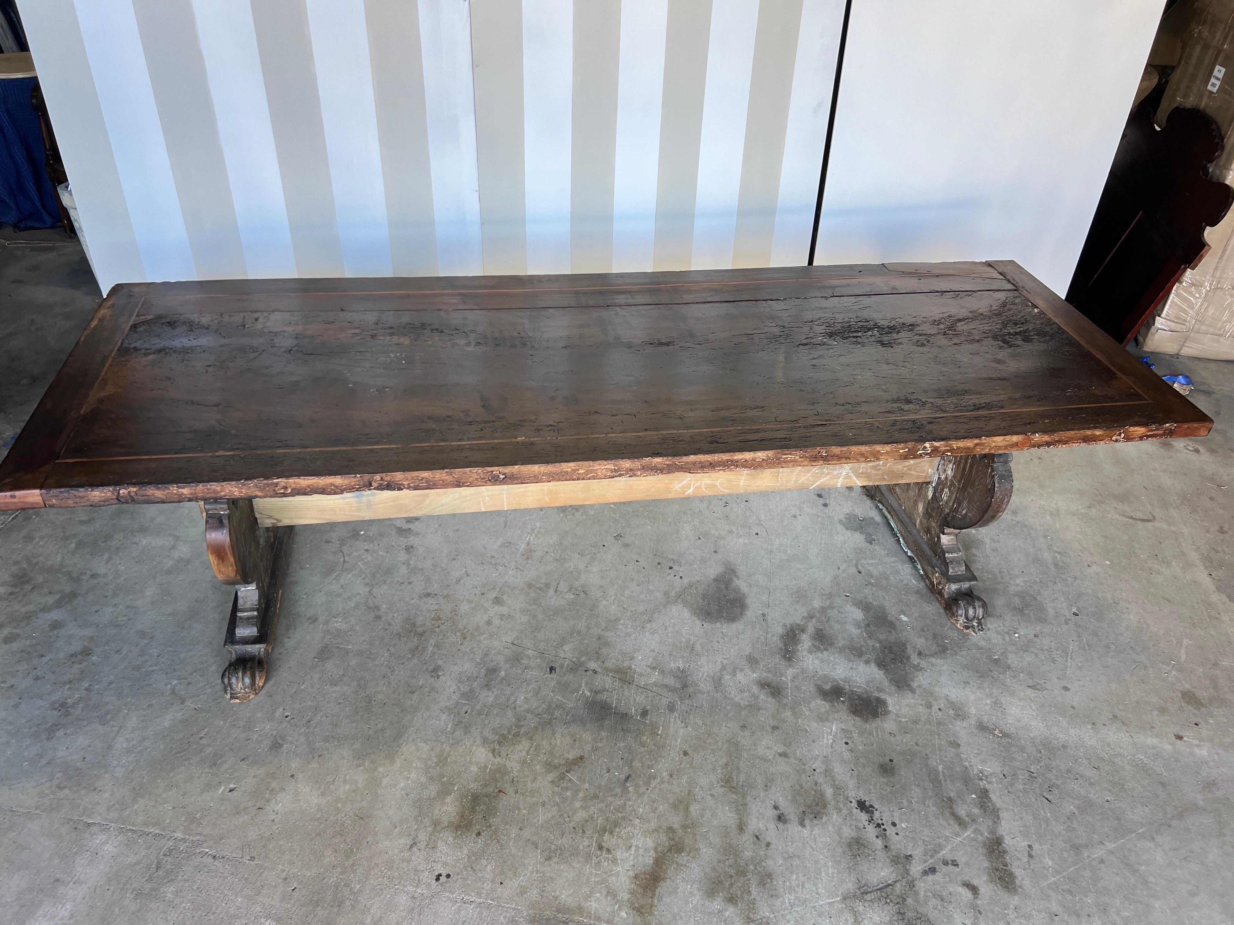 Table de salle à manger 9' en noyer incrusté, Italie, début du 18e siècle Bon état - En vente à Richmond, VA