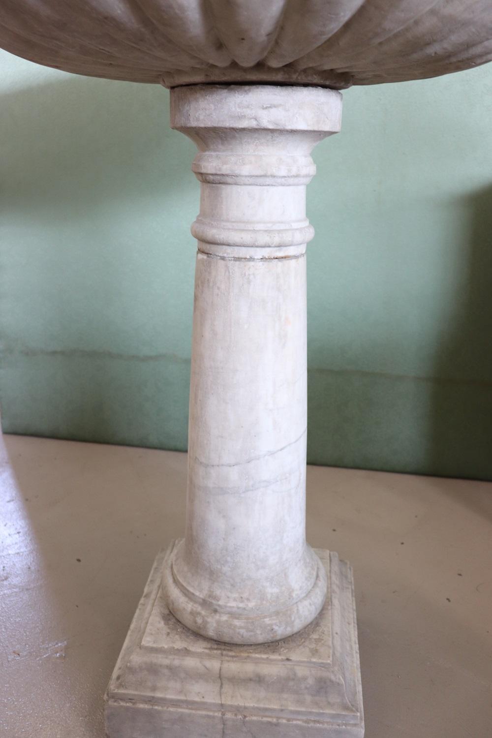 Early 18th Century Italian Antique Hand Carved White Carrara Marble Font For Sale 6
