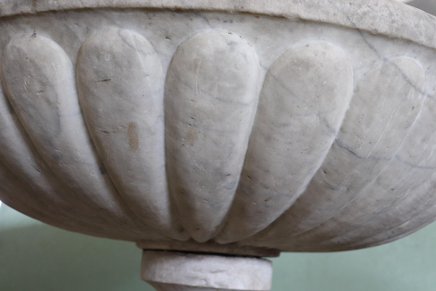 Early 18th Century Italian Antique Hand Carved White Carrara Marble Font For Sale 7