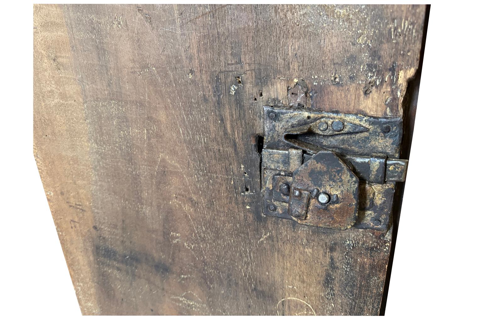 Früher italienischer Kleiderschrank aus dem 18. im Angebot 7