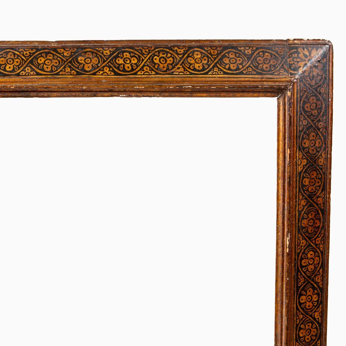 Beautiful Italian Baroque frame crafted in pinewood from the early 18th century.
The frame is gilded and painted in black, decorated with elegant, stylised foliage in a continuous floral pattern.

It remains in original condition with a beautiful,