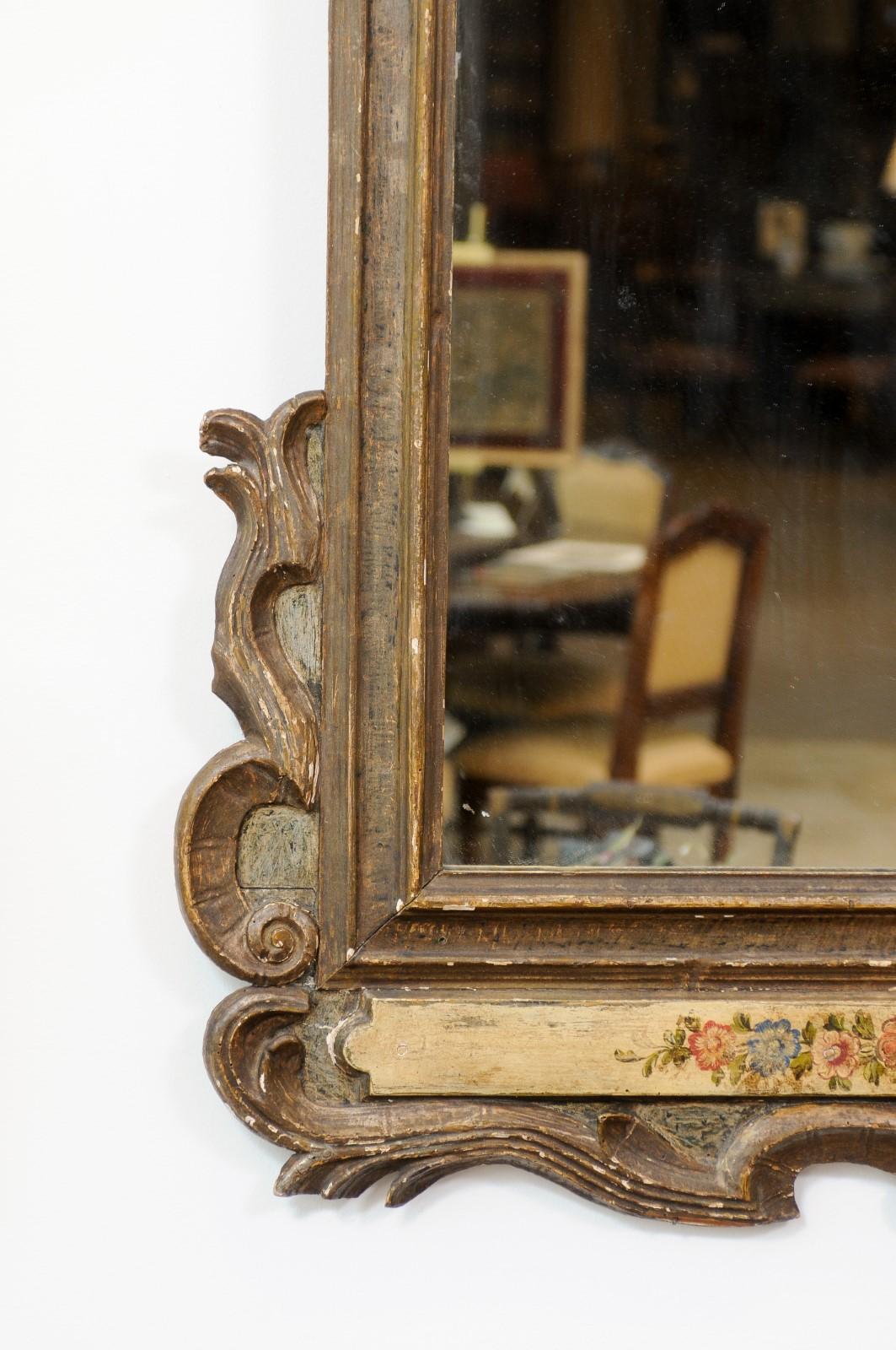 Italienischer Barockspiegel des frühen 18. Jahrhunderts, versilbert und polychrom bemalt (Spiegel) im Angebot