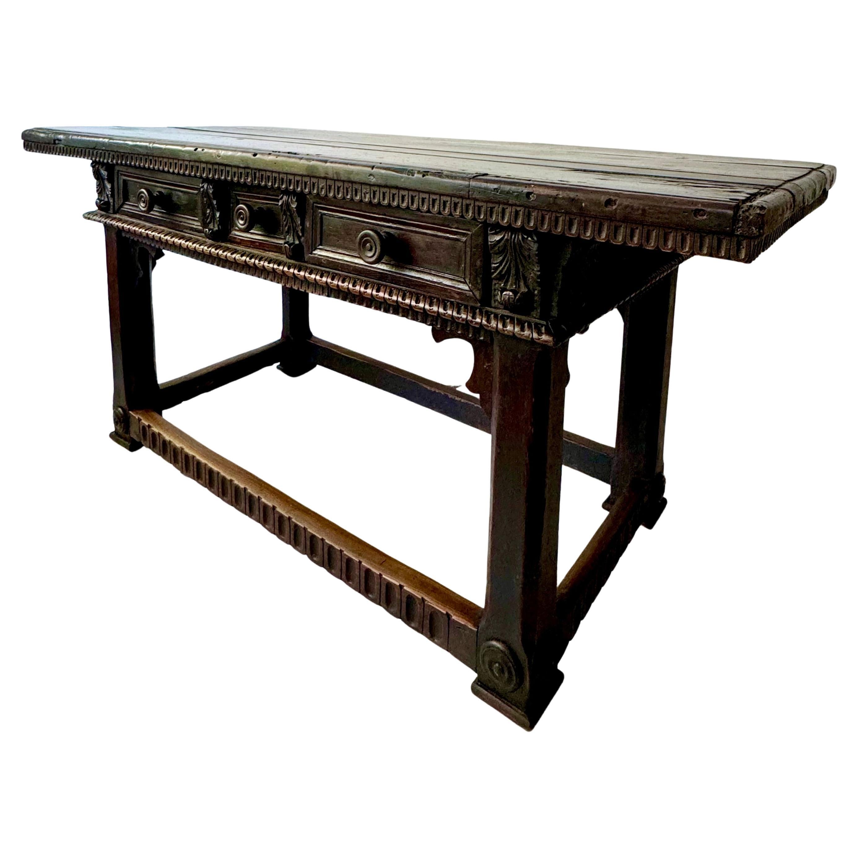 Consola barroca italiana de nogal de principios del siglo XVIII