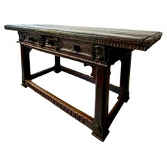 Consola barroca italiana de nogal de principios del siglo XVIII