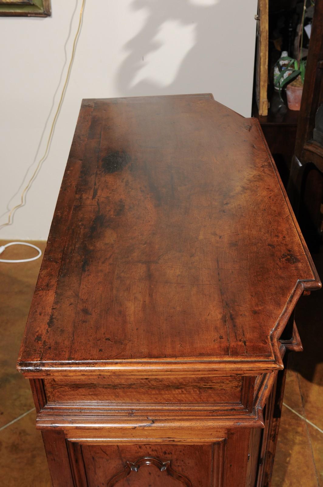 Early 18th Century Italian Baroque Walnut Credenza 2