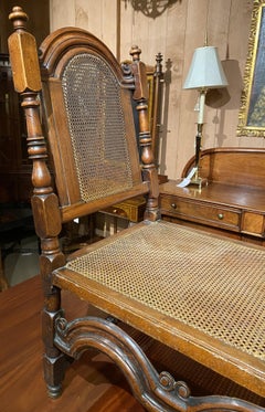 Frühes 18. Jahrhundert Italienischer geschnitzter Nussbaum Recamier mit Caning