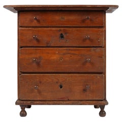 Used Early 18th Century Italian Chest of Draws in Pine and Elm - Veneto, circa 1700