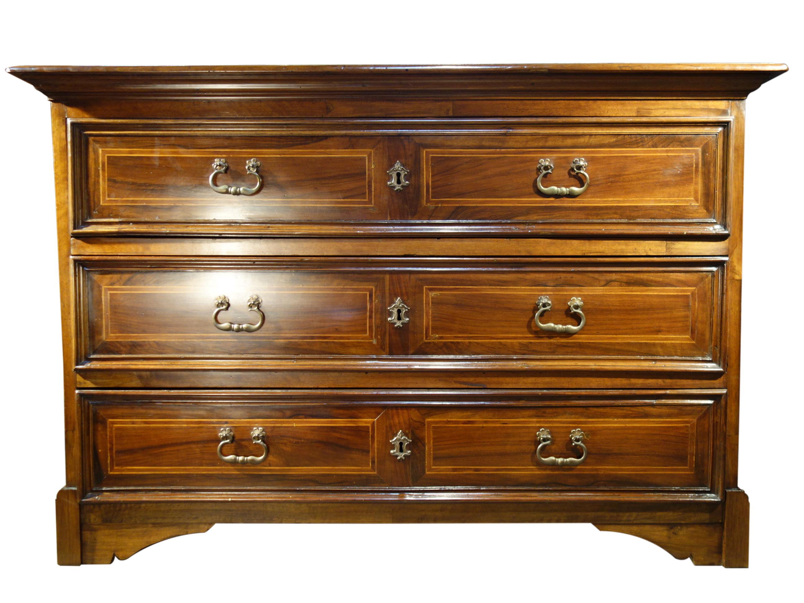 Early 18th Century Italian Louis XIV Walnut Dresser with Fruitwood Inlay & Brass For Sale 11
