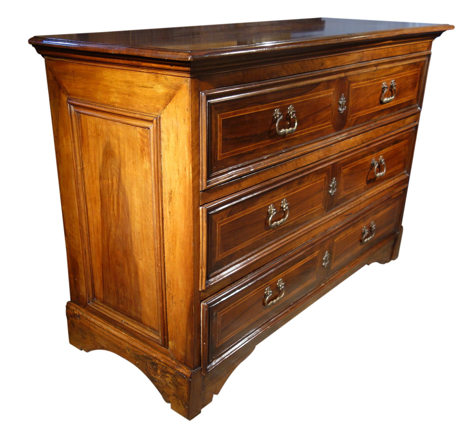 Early 18th Century Italian Louis XIV Walnut Dresser with Fruitwood Inlay & Brass For Sale 4