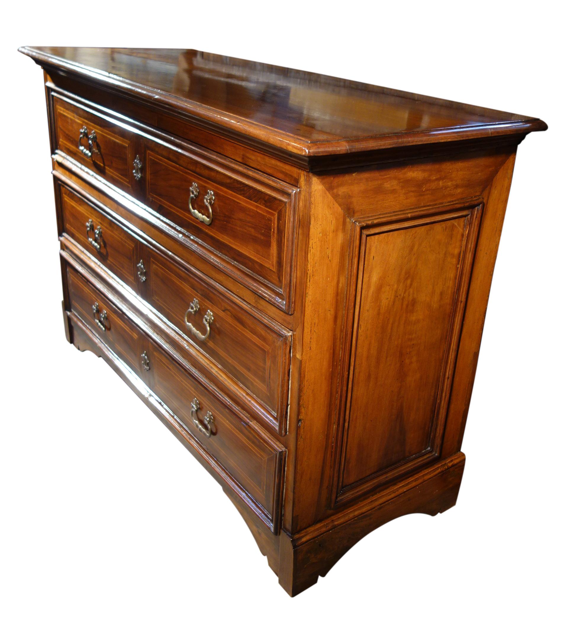 Early 18th Century Italian Louis XIV Walnut Dresser with Fruitwood Inlay & Brass For Sale 5
