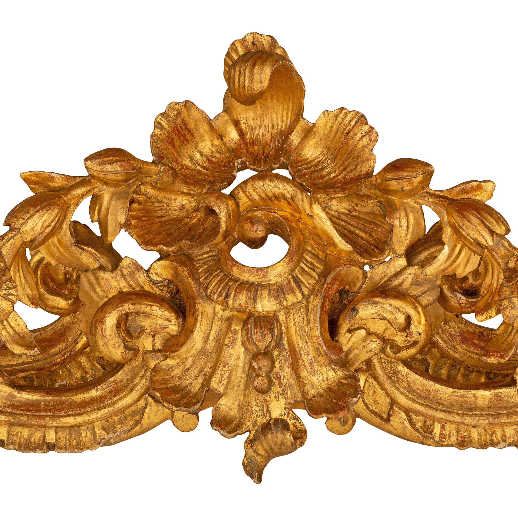 Freistehende italienische Konsole aus Napolitan aus vergoldetem Holz aus dem frühen 18. Jahrhundert im Angebot 2