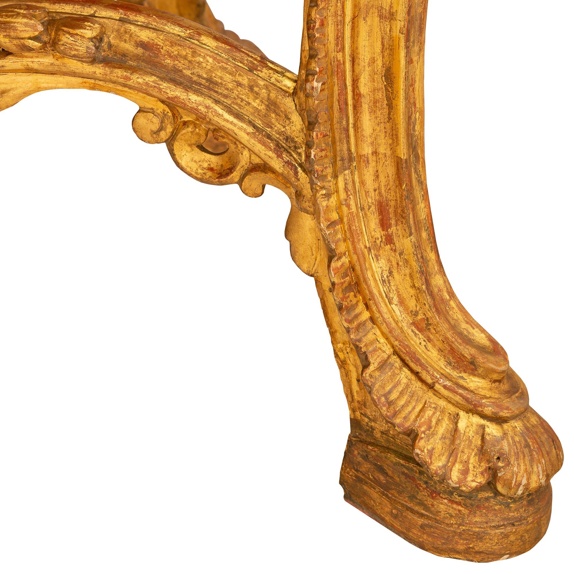Freistehende italienische Konsole aus Napolitan aus vergoldetem Holz aus dem frühen 18. Jahrhundert im Angebot 3