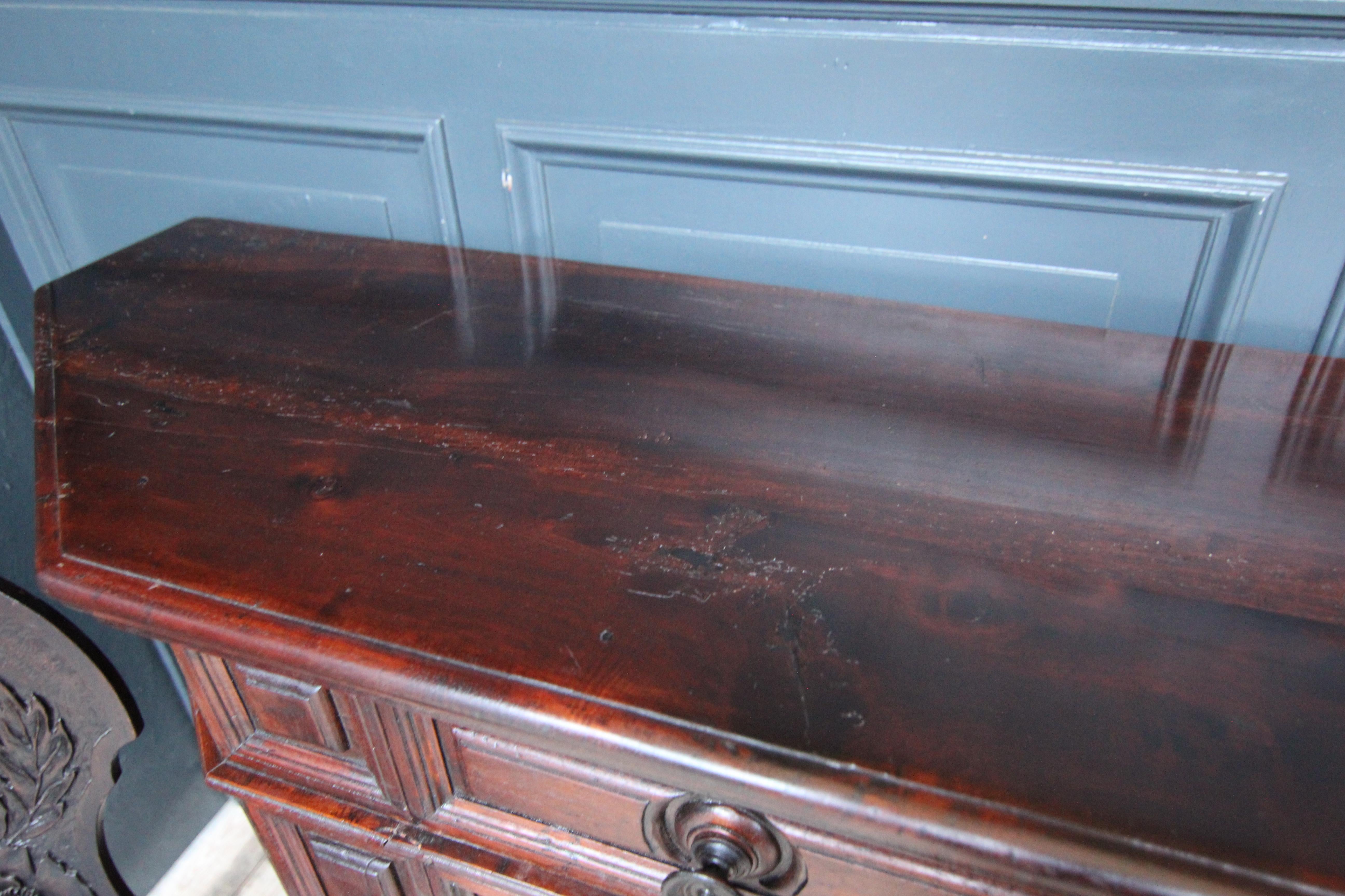 Early 18th Century Italian Scantonata Nutwood Credenza 9