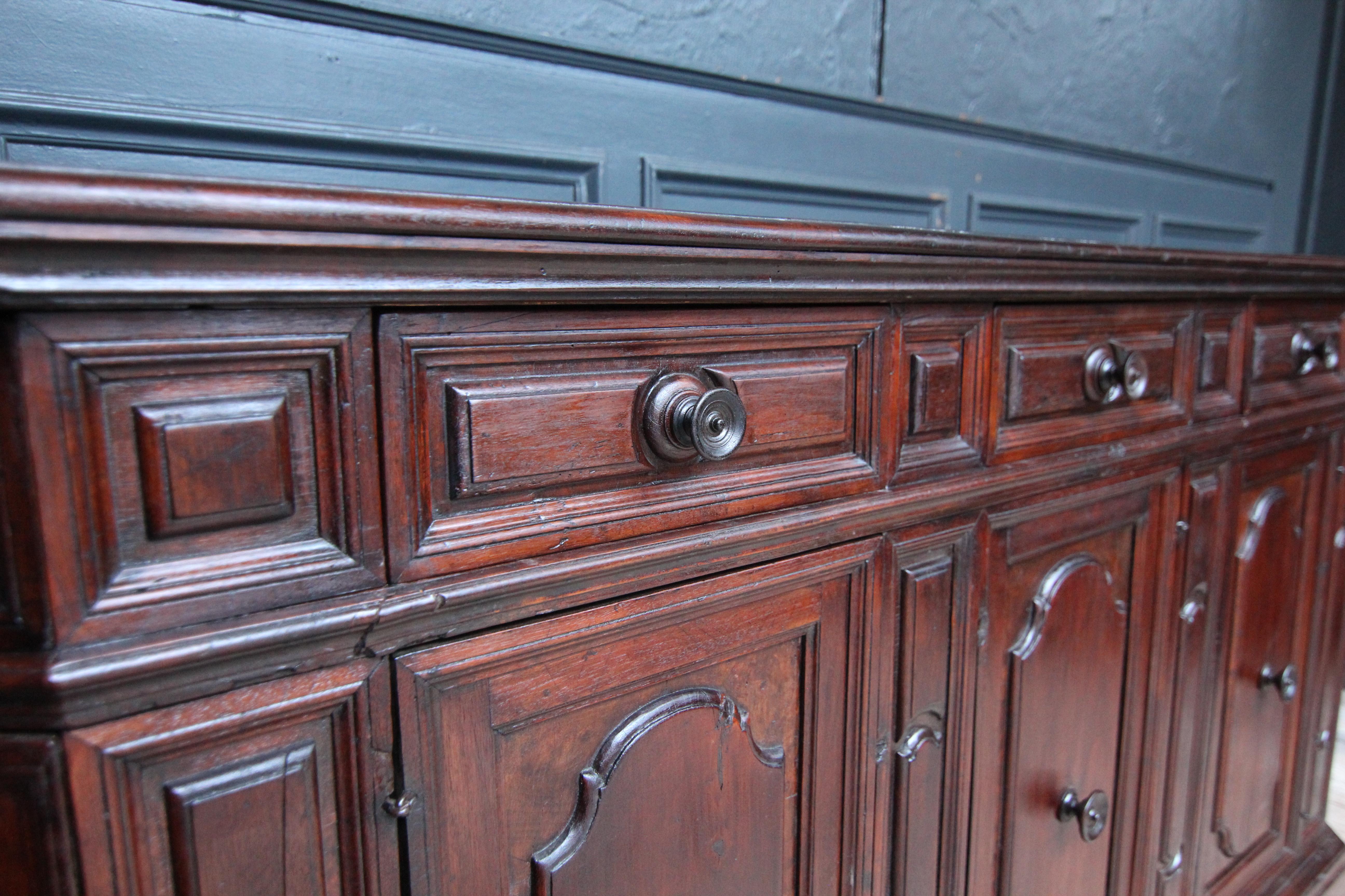 Early 18th Century Italian Scantonata Nutwood Credenza 13