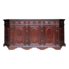 Early 18th Century Italian Scantonata Nutwood Credenza