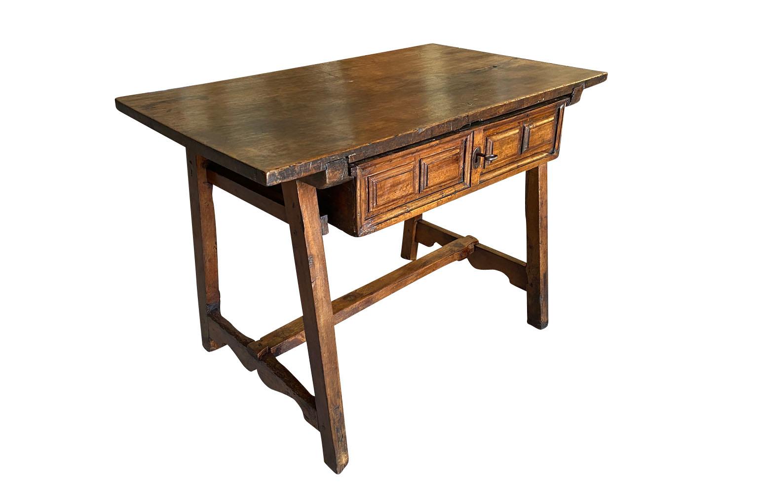 Walnut Early 18th Century Italian Side Table For Sale