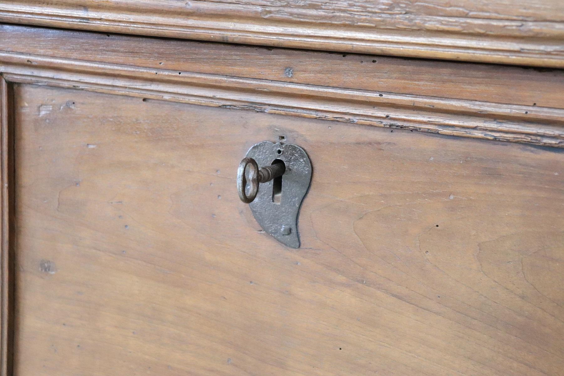 Early 18th Century Italian Solid Walnut Wood Blanket Chest 4