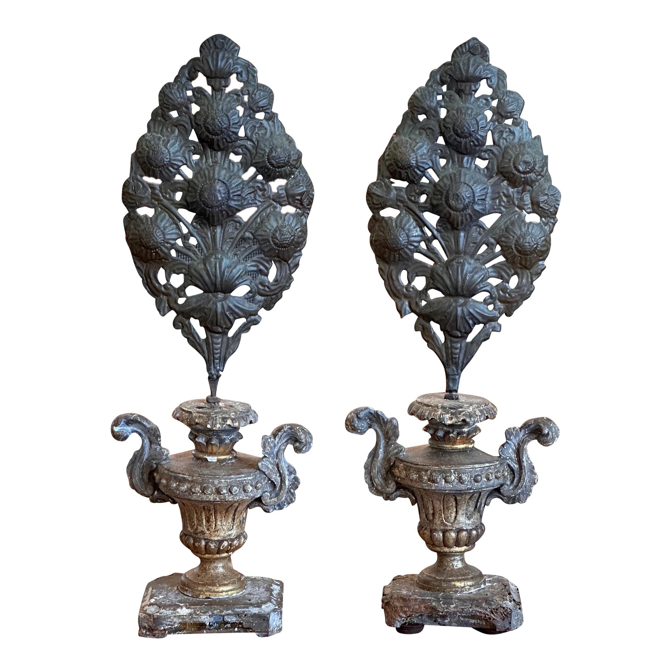 Early 18th Century Italian Urns With Tole Fans 6