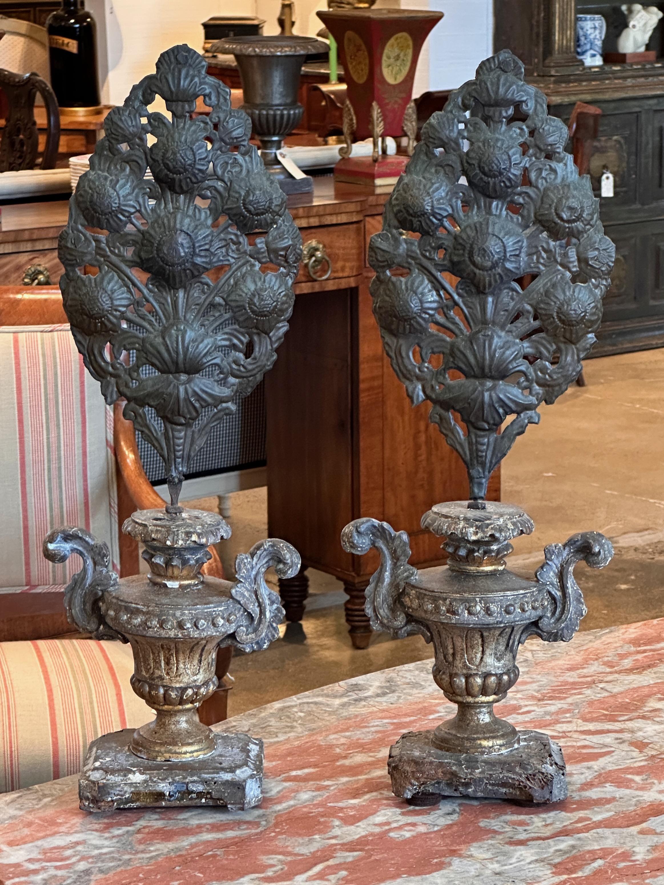 Metal Early 18th Century Italian Urns With Tole Fans
