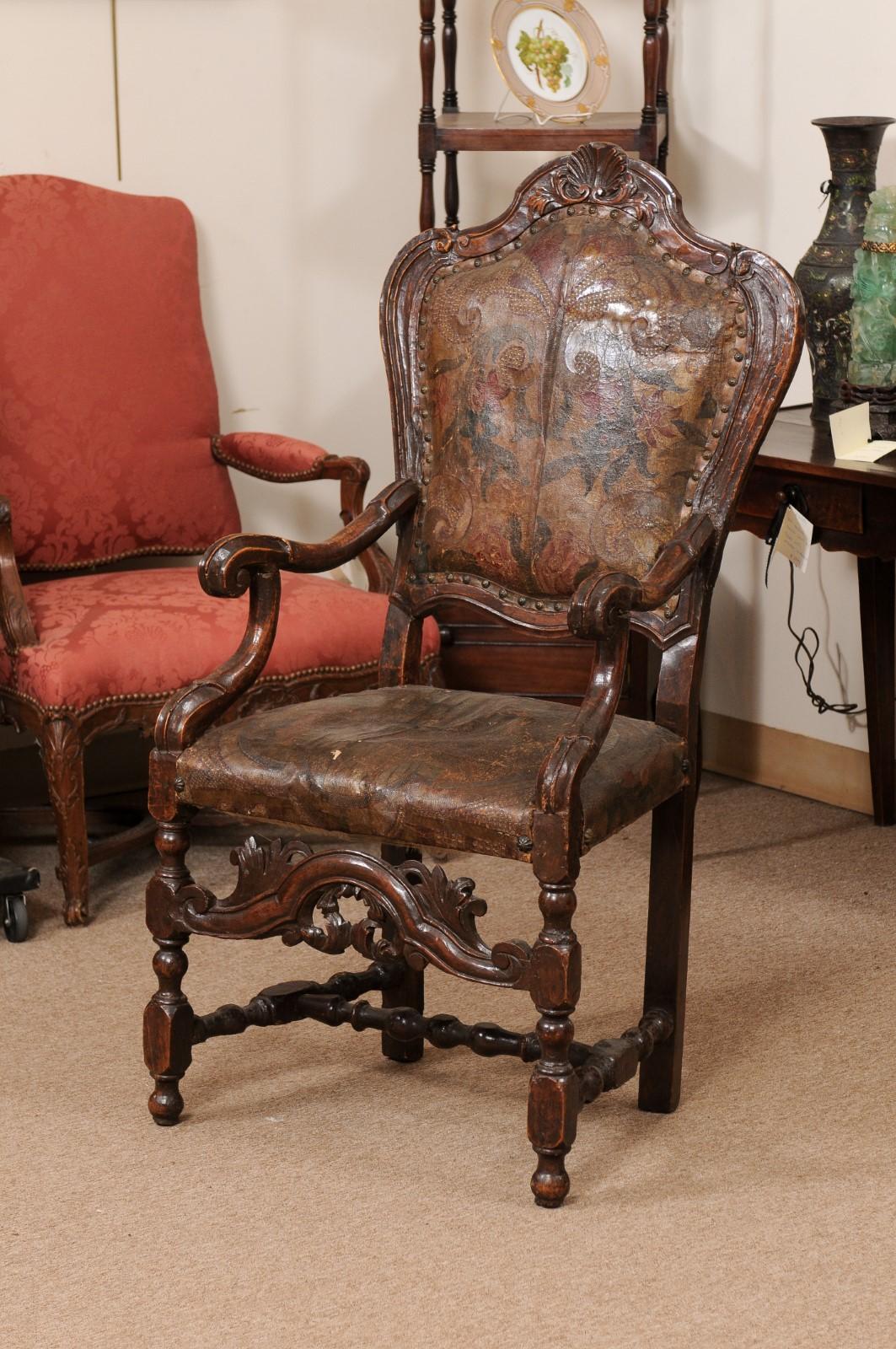 Early 18th Century Italian Venetian Walnut Armchair For Sale 1