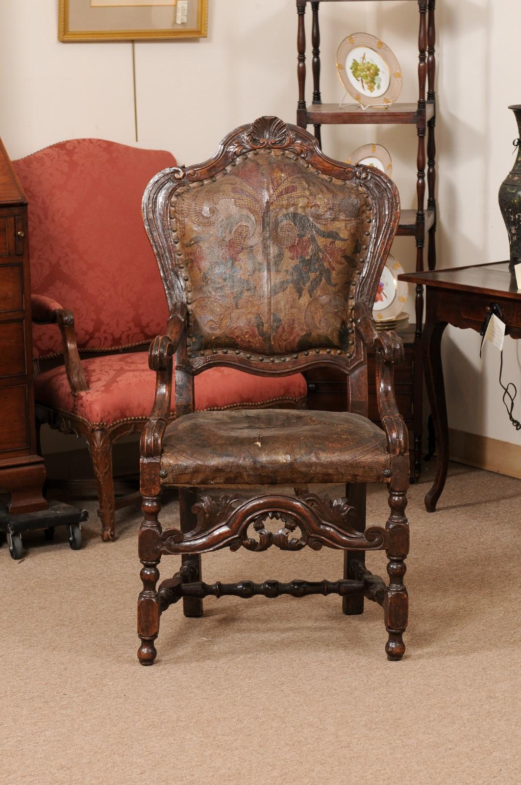 Early 18th Century Italian Venetian Walnut Armchair For Sale 2