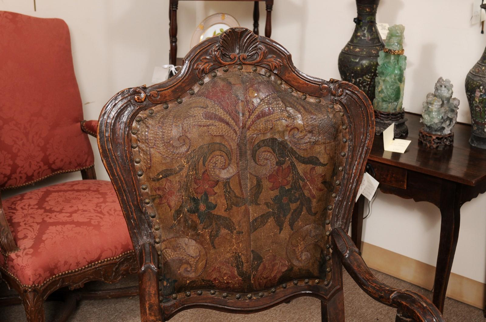 Early 18th Century Italian Venetian Walnut Armchair For Sale 4