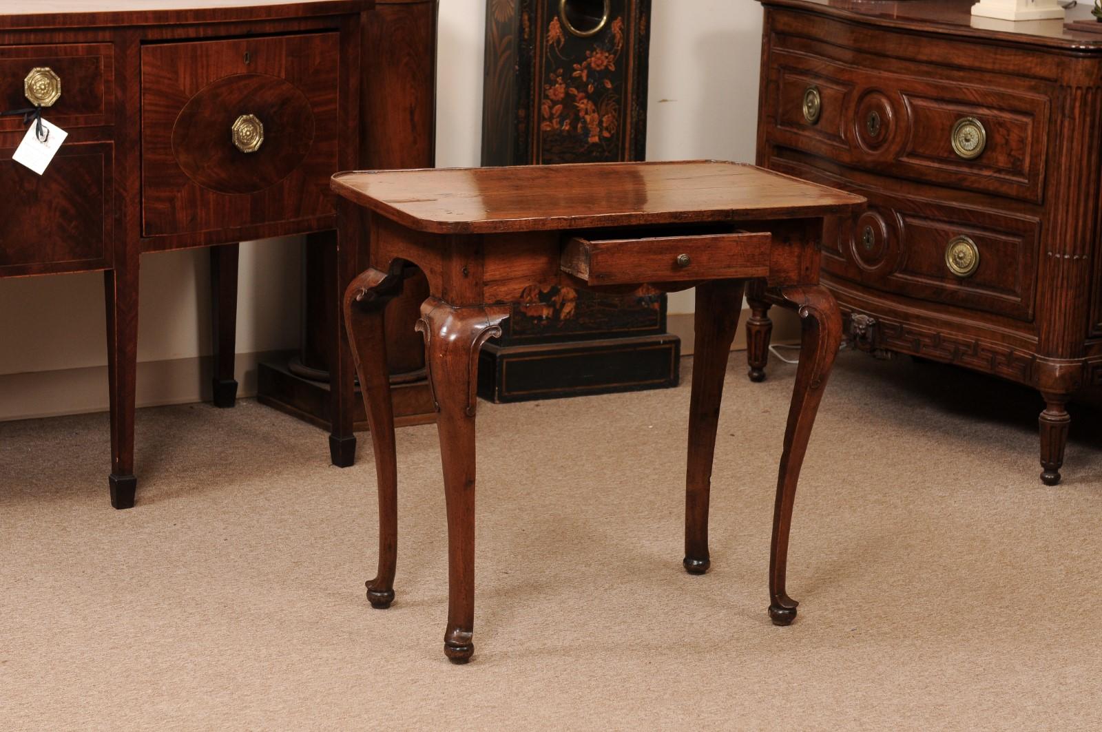 Early 18th Century Italian Walnut Side Table with Tray Top, Drawer, Cabriole Leg In Fair Condition For Sale In Atlanta, GA