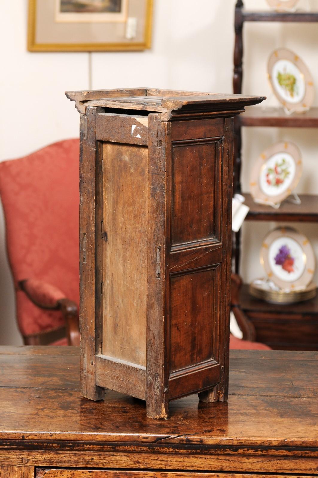 Early 18th Century Italian Walnut Spice Box For Sale 1