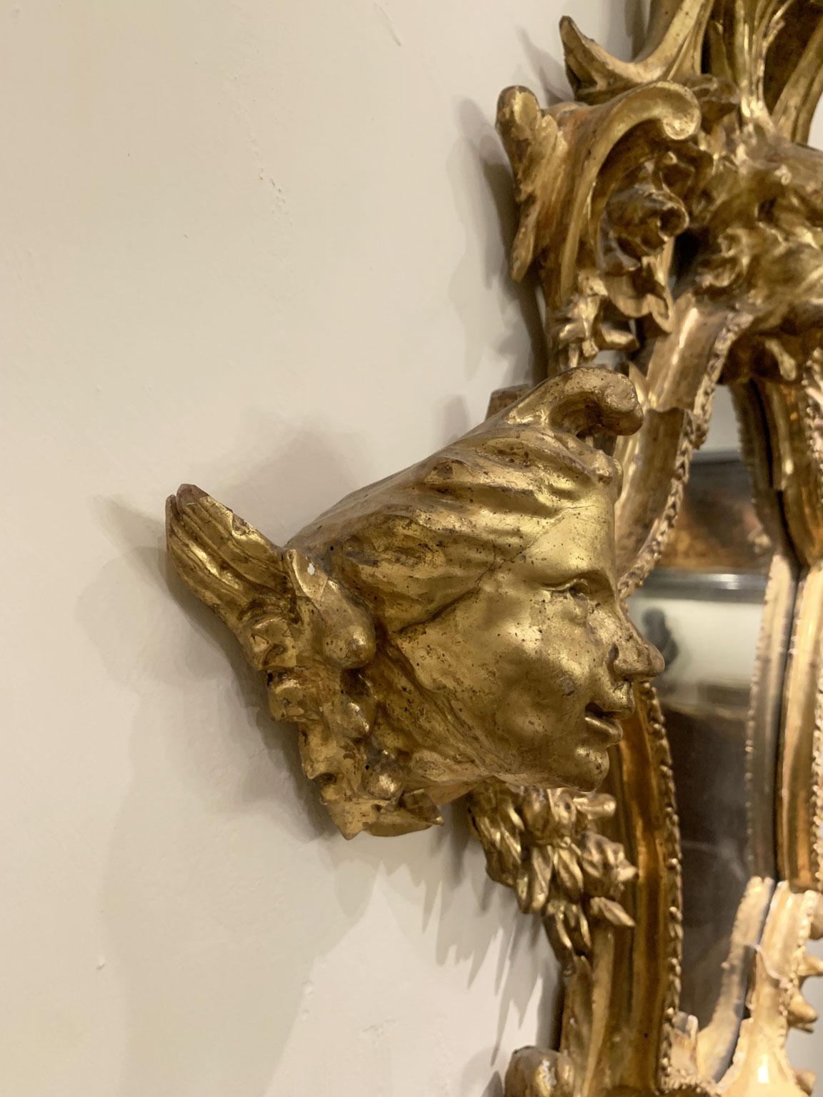 Principios del Siglo XVIII Italia Pareja de Espejos de Pared Dorados Grabados 3 Portavelas en venta 10
