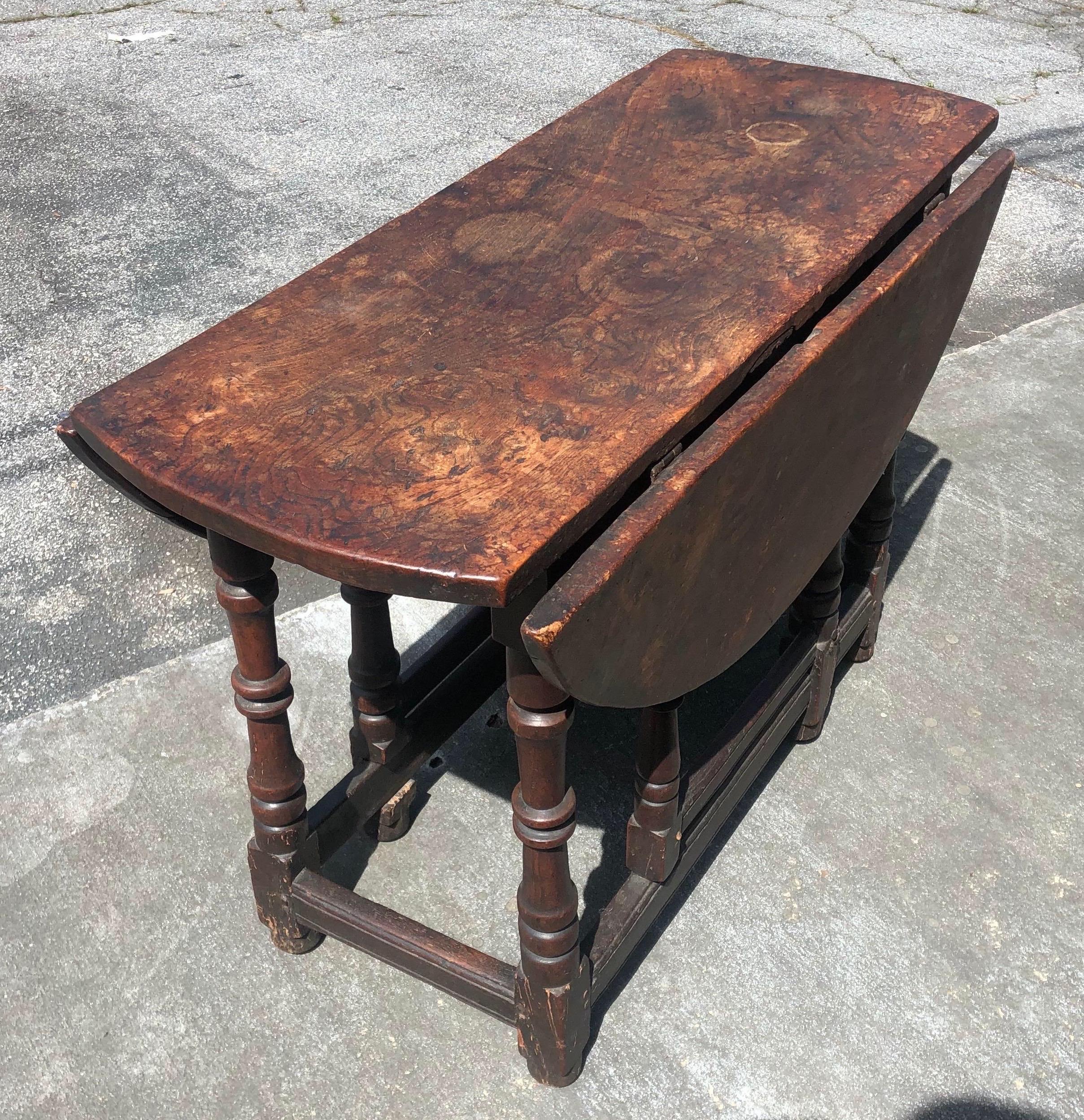 Early 18th Century Jacobean Elm Table In Good Condition In Charleston, SC