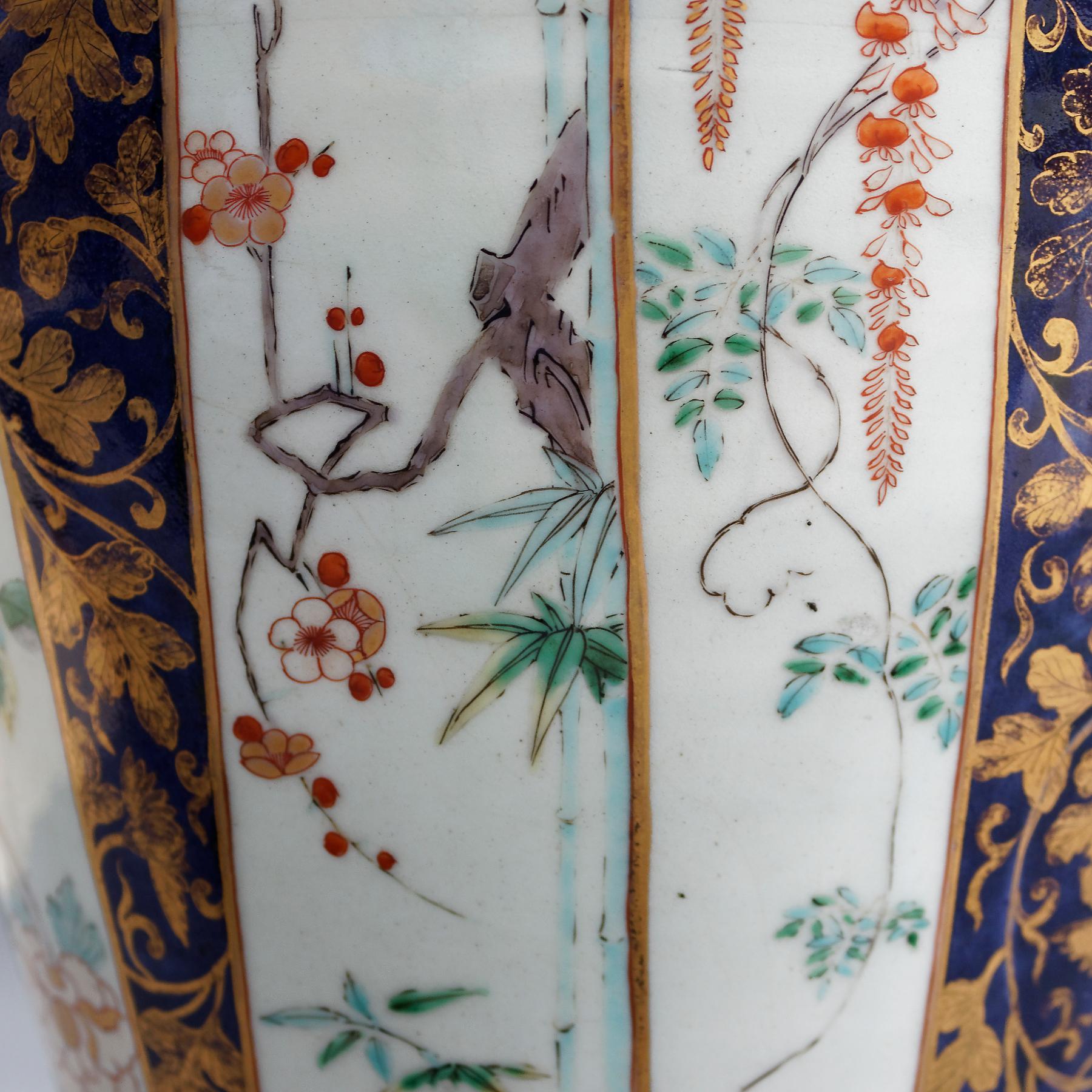 Early 18th Century Japanese Imari Vase In Good Condition For Sale In Worpswede / Bremen, DE