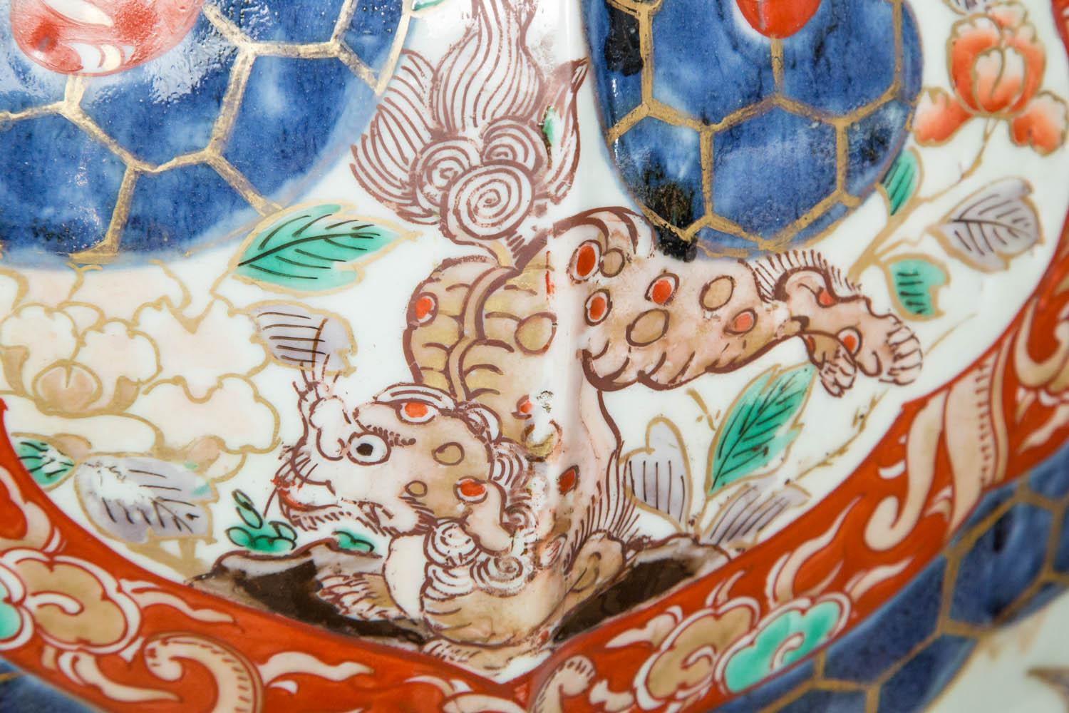 Early 18th Century Japanese Octagonal Imari Vase For Sale 2