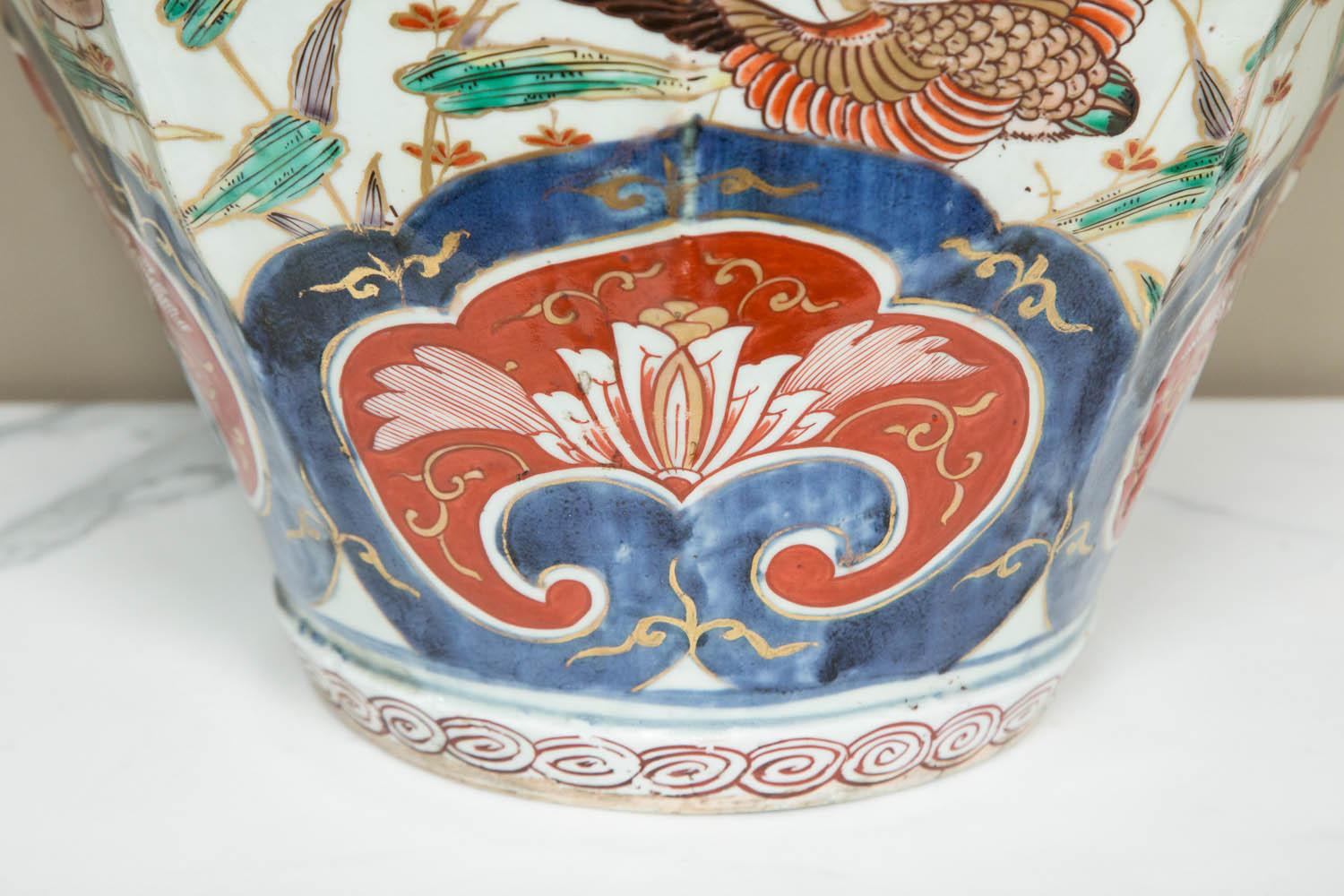 Early 18th Century Japanese Octagonal Imari Vase For Sale 3