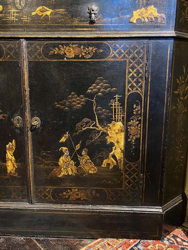 English Early 18th Century Japanned Double Corner Cabinet For Sale